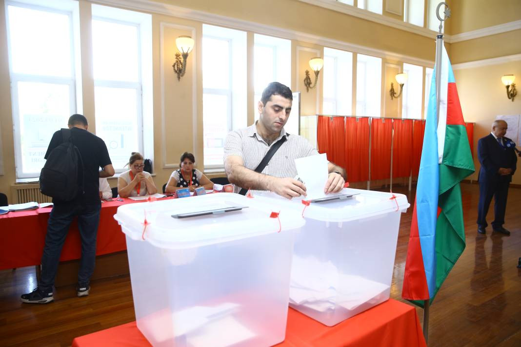 Azerbaycan'da seçim günü: Oy verme işlemi başladı - Resim: 4